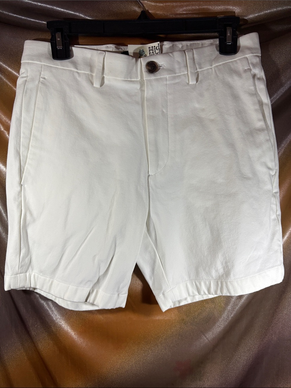 Theory Men’s Cream Flat-Front Shorts